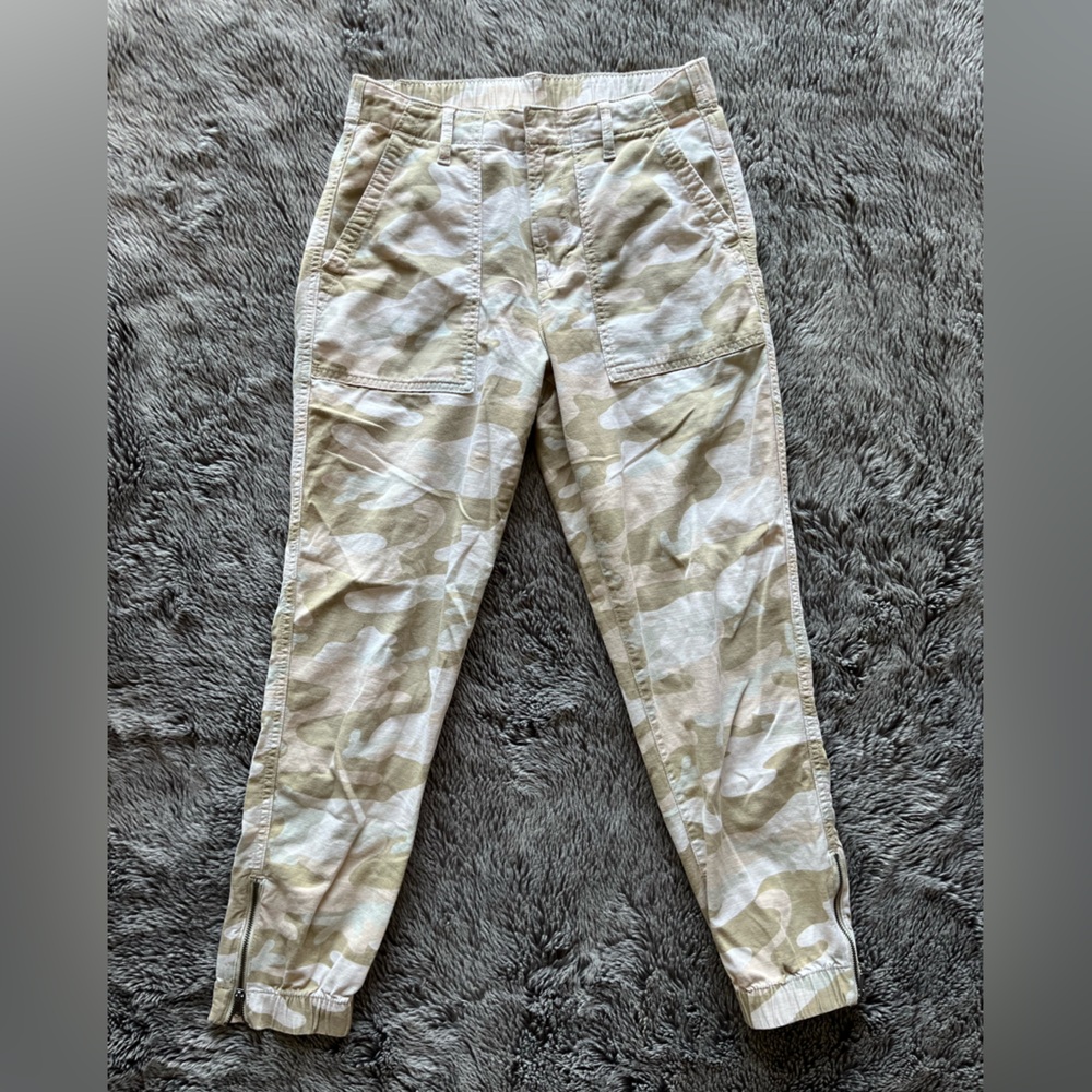 ✨2/25✨GAP Pastel Camo Cargo Pants
